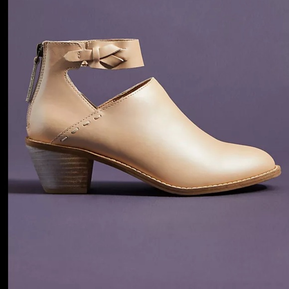 Kelsi Dagger Shoes - Kelsi Dagger Brooklyn Kadeja Tan Leather Ankle Booties. Size 11. Retail $168